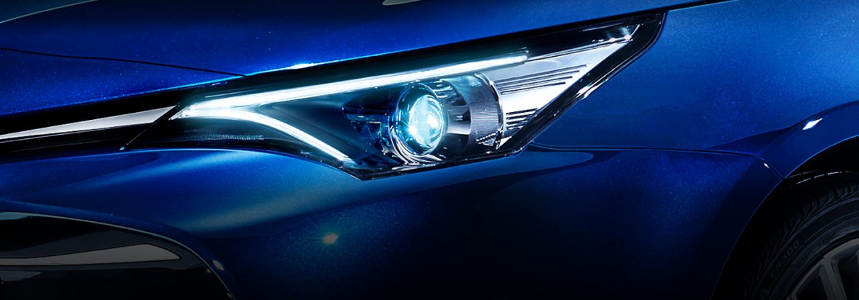 Avensis-lights_tcm-2015-305934
